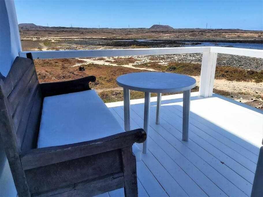 Blue Breeze House With Pool Facing Sea Vakantiehuis