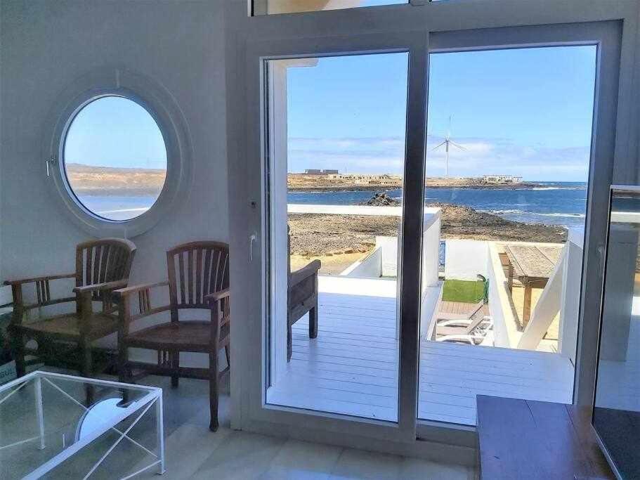 Vakantiehuis Blue Breeze House With Pool Facing Sea *