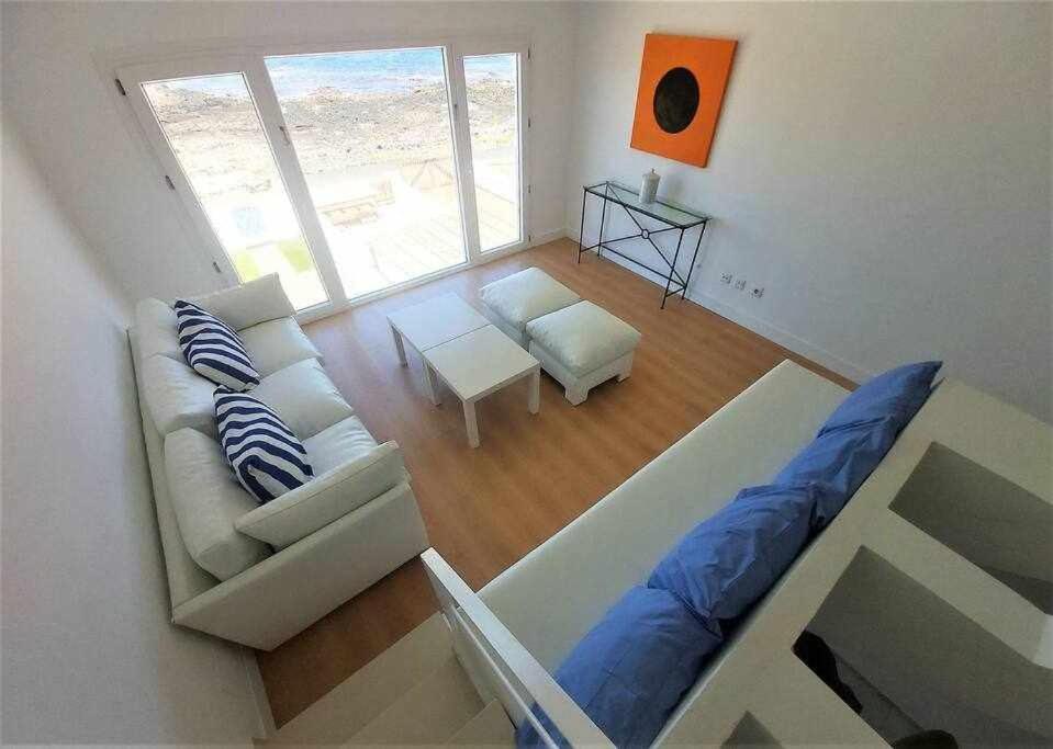 Blue Breeze House With Pool Facing Sea Vakantiehuis