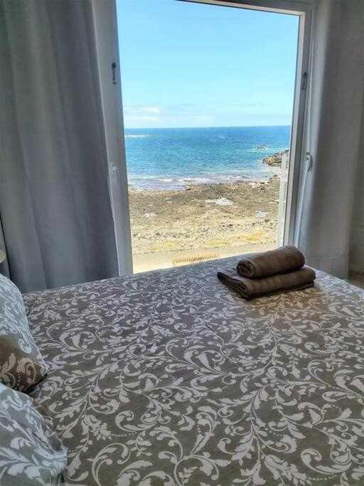 Vakantiehuis Blue Breeze House With Pool Facing Sea *