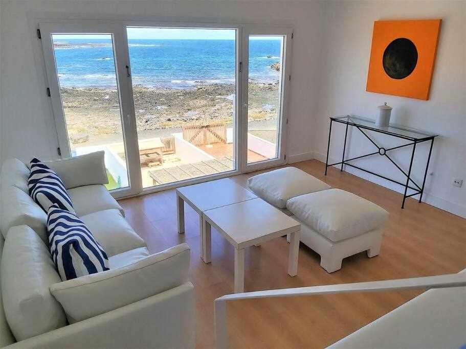Vakantiehuis Blue Breeze House With Pool Facing Sea Corralejo