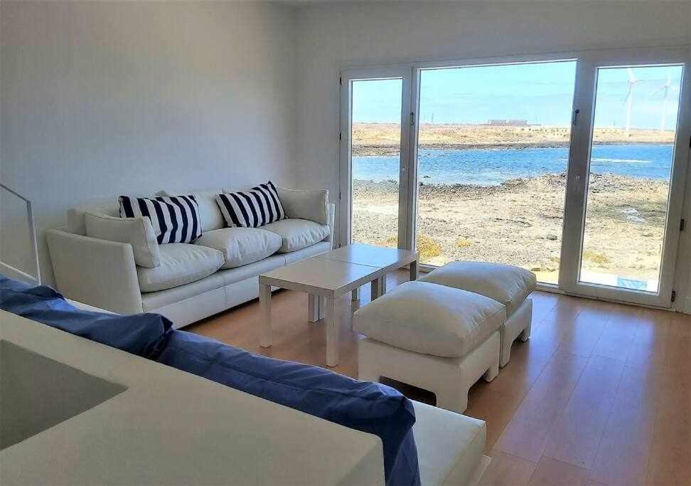 Blue Breeze House With Pool Facing Sea Vakantiehuis Corralejo