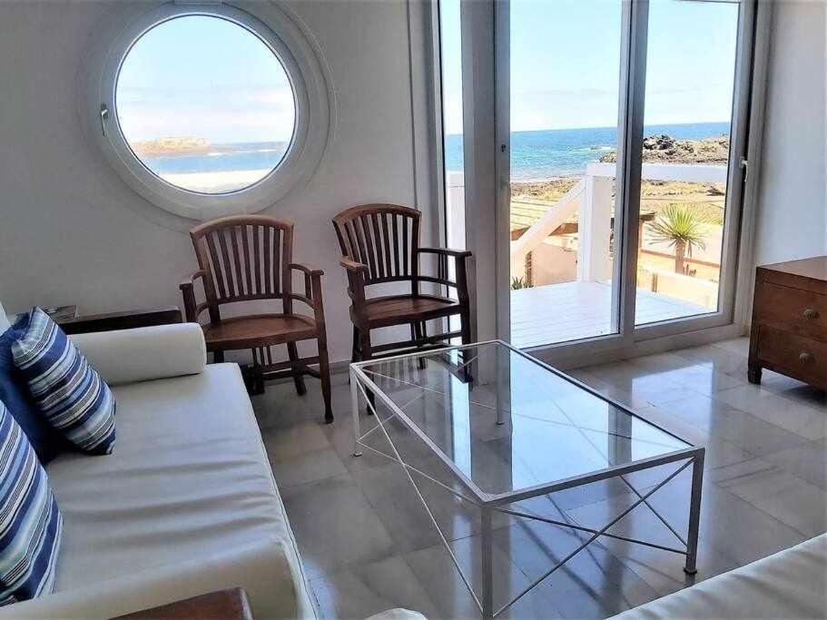 Blue Breeze House With Pool Facing Sea Vakantiehuis *