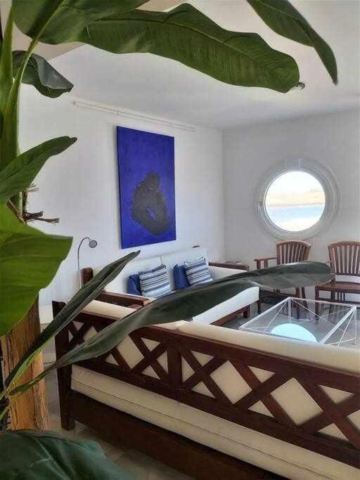 Blue Breeze House With Pool Facing Sea Vakantiehuis