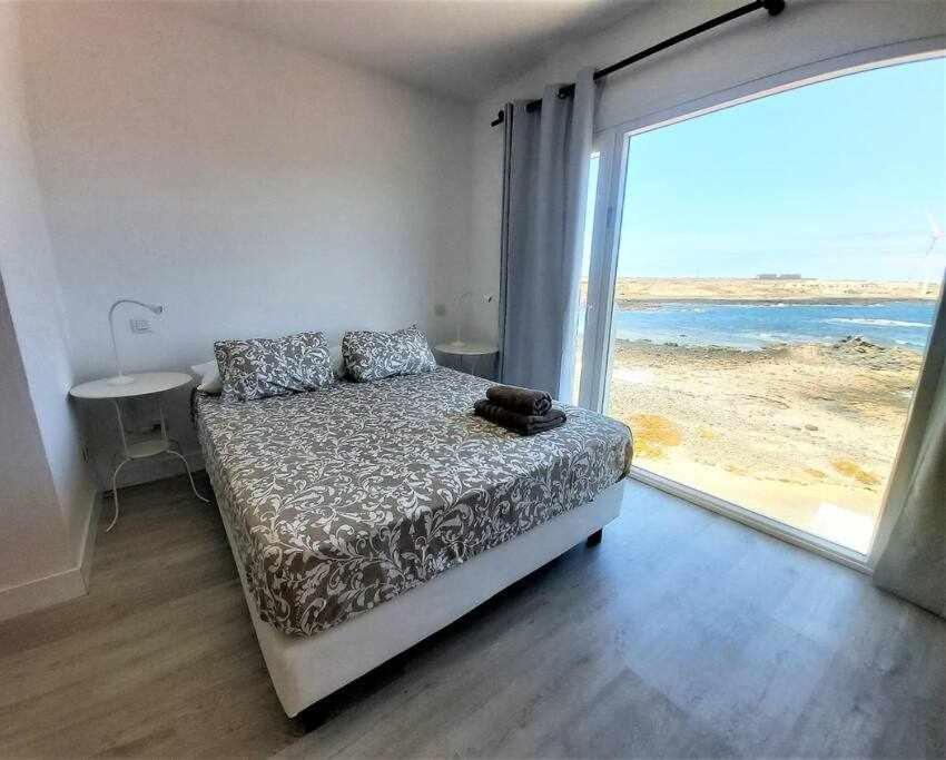 Vakantiehuis Blue Breeze House With Pool Facing Sea