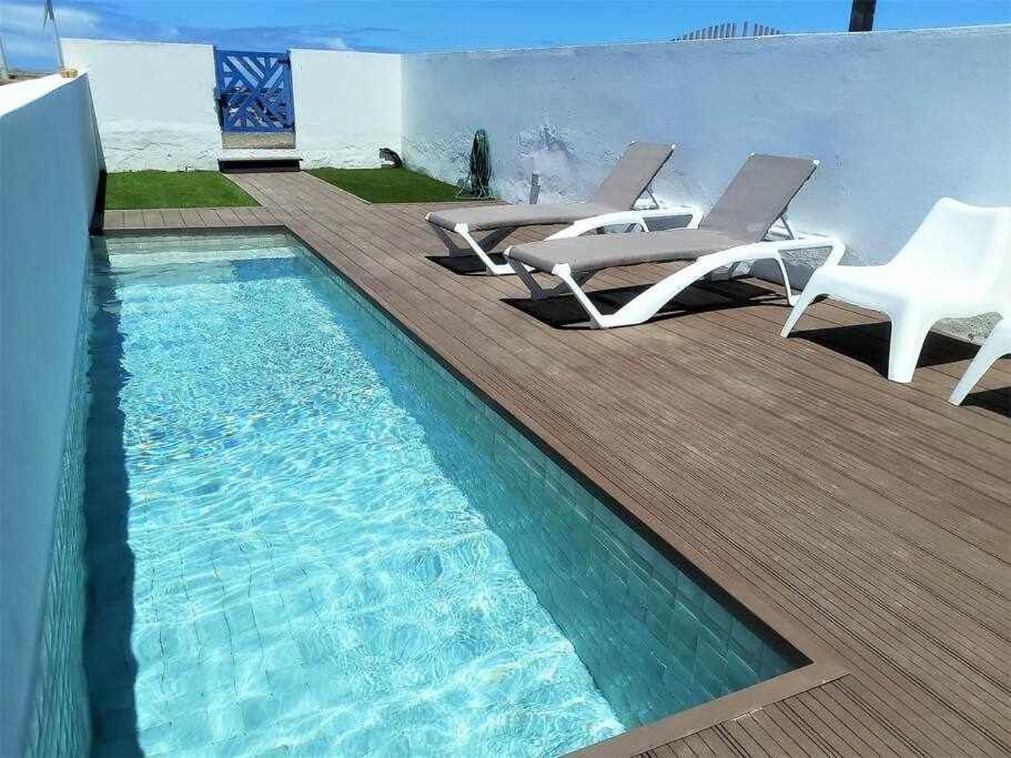 Vakantiehuis Blue Breeze House With Pool Facing Sea