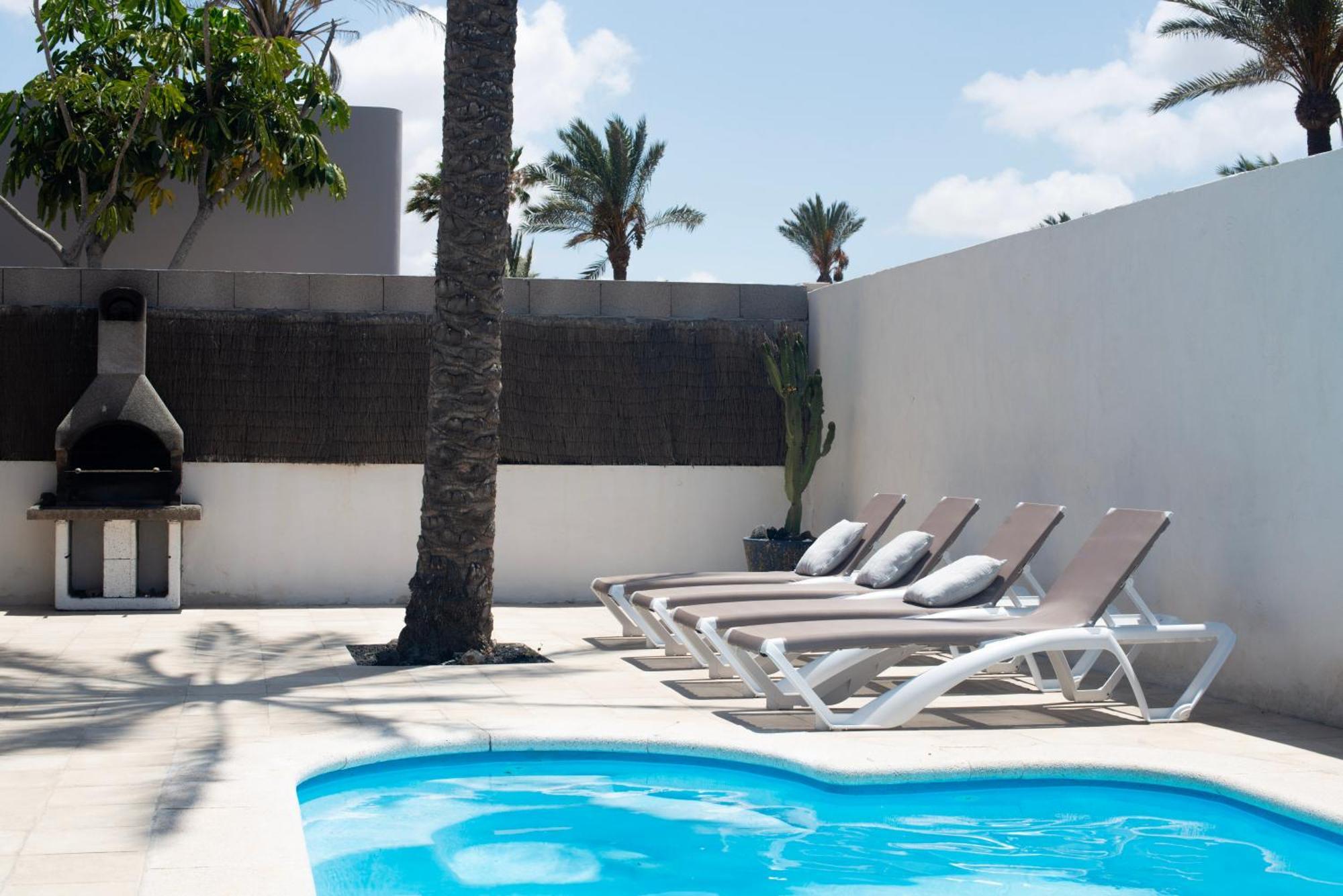 Villa House Boho Palm With Private Heated Pool And Garden, 3 Bedrooms, Wi-fi Corralejo