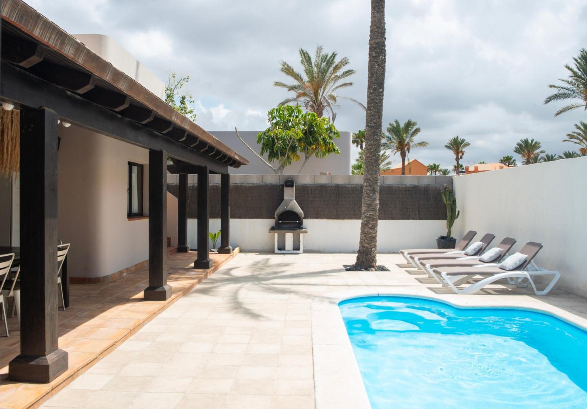 Villa House Boho Palm With Private Heated Pool And Garden, 3 Bedrooms, Wi-fi *