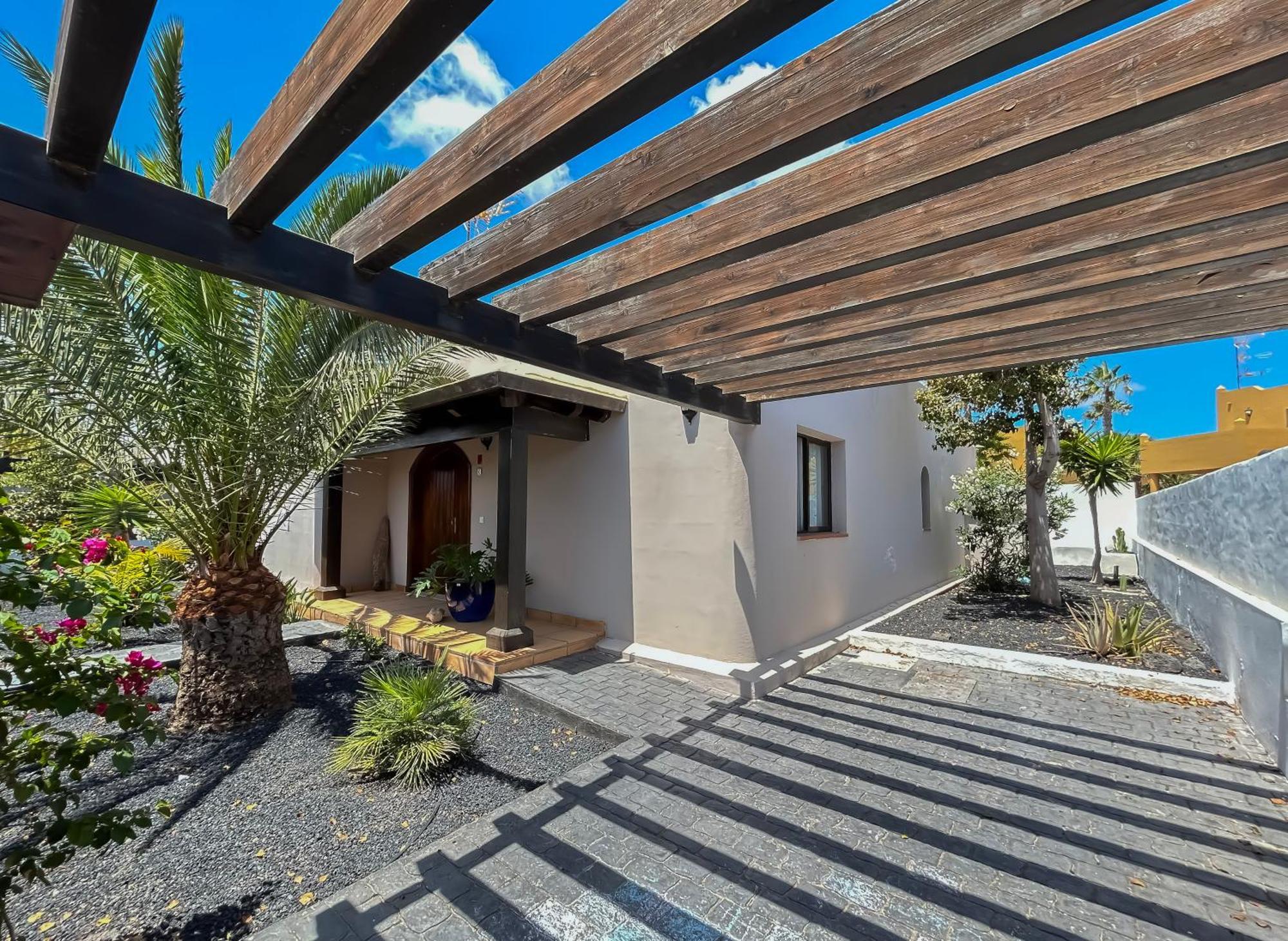Villa House Boho Palm With Private Heated Pool And Garden, 3 Bedrooms, Wi-fi Corralejo
