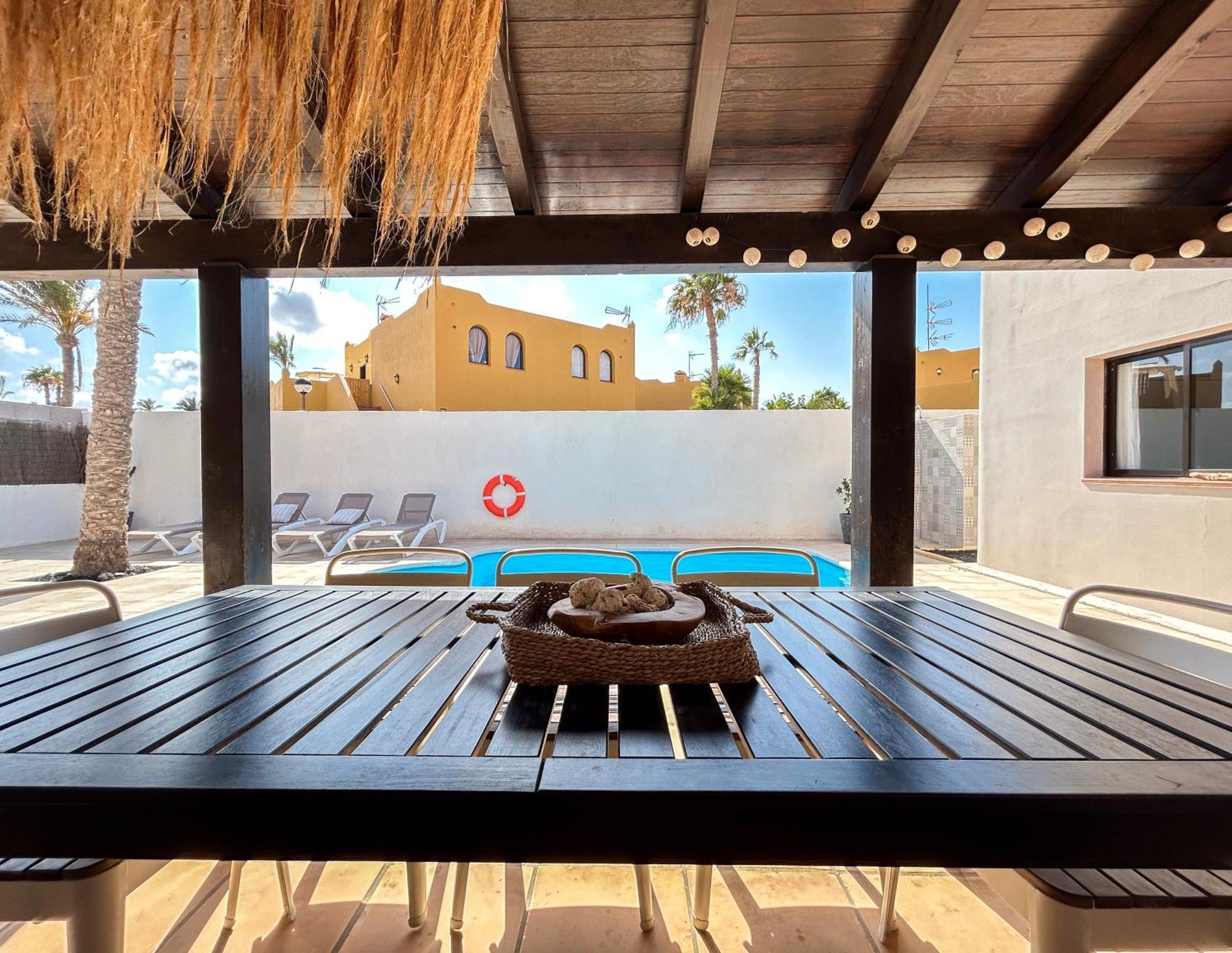 Villa House Boho Palm With Private Heated Pool And Garden, 3 Bedrooms, Wi-fi