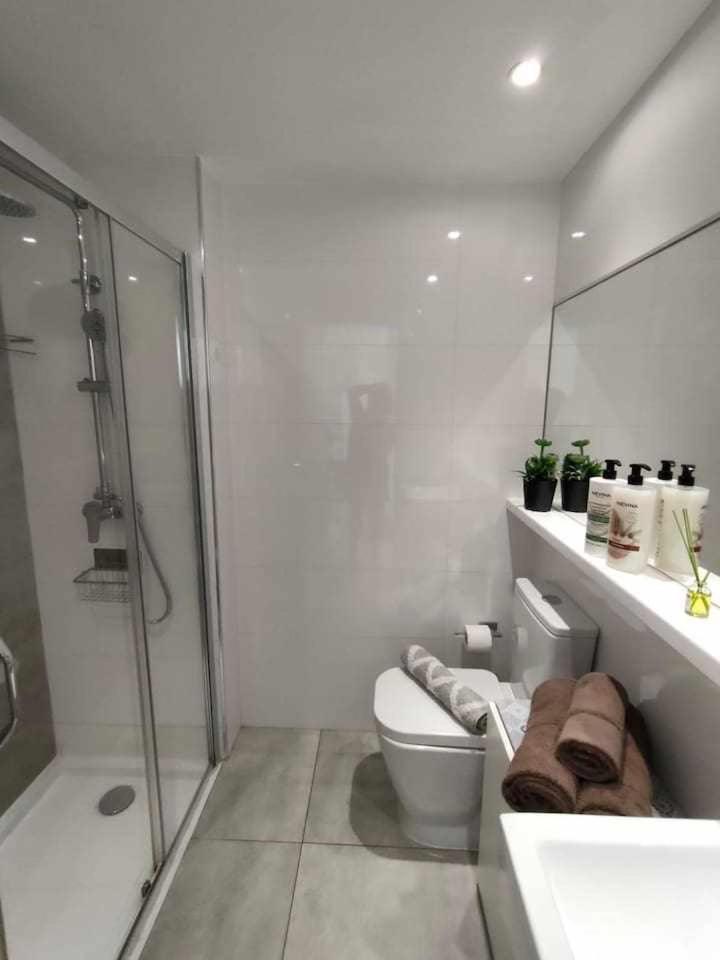 Ocean Sunset Bristol Apartment *