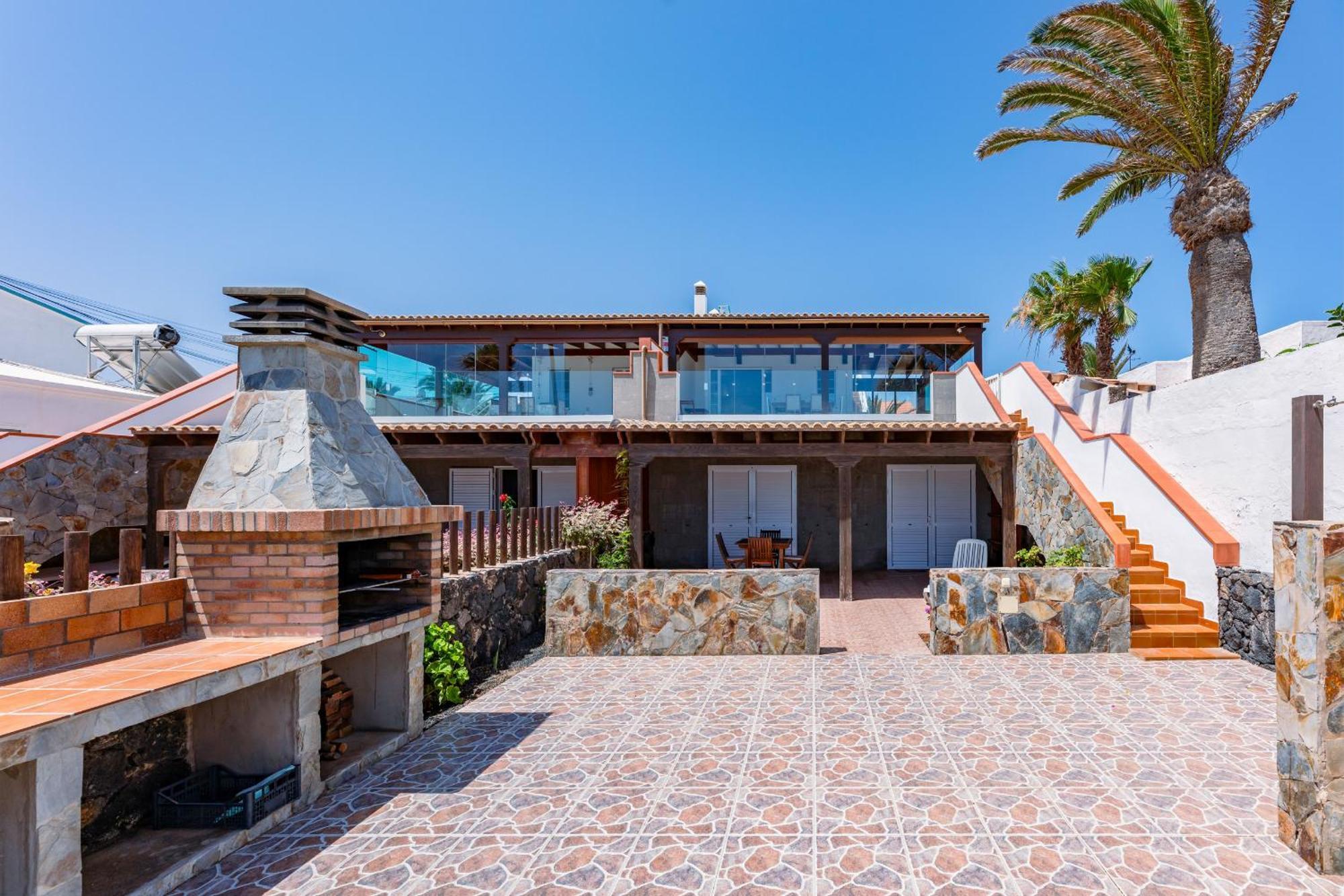 Marina I Beachfront By Holidays Villa *