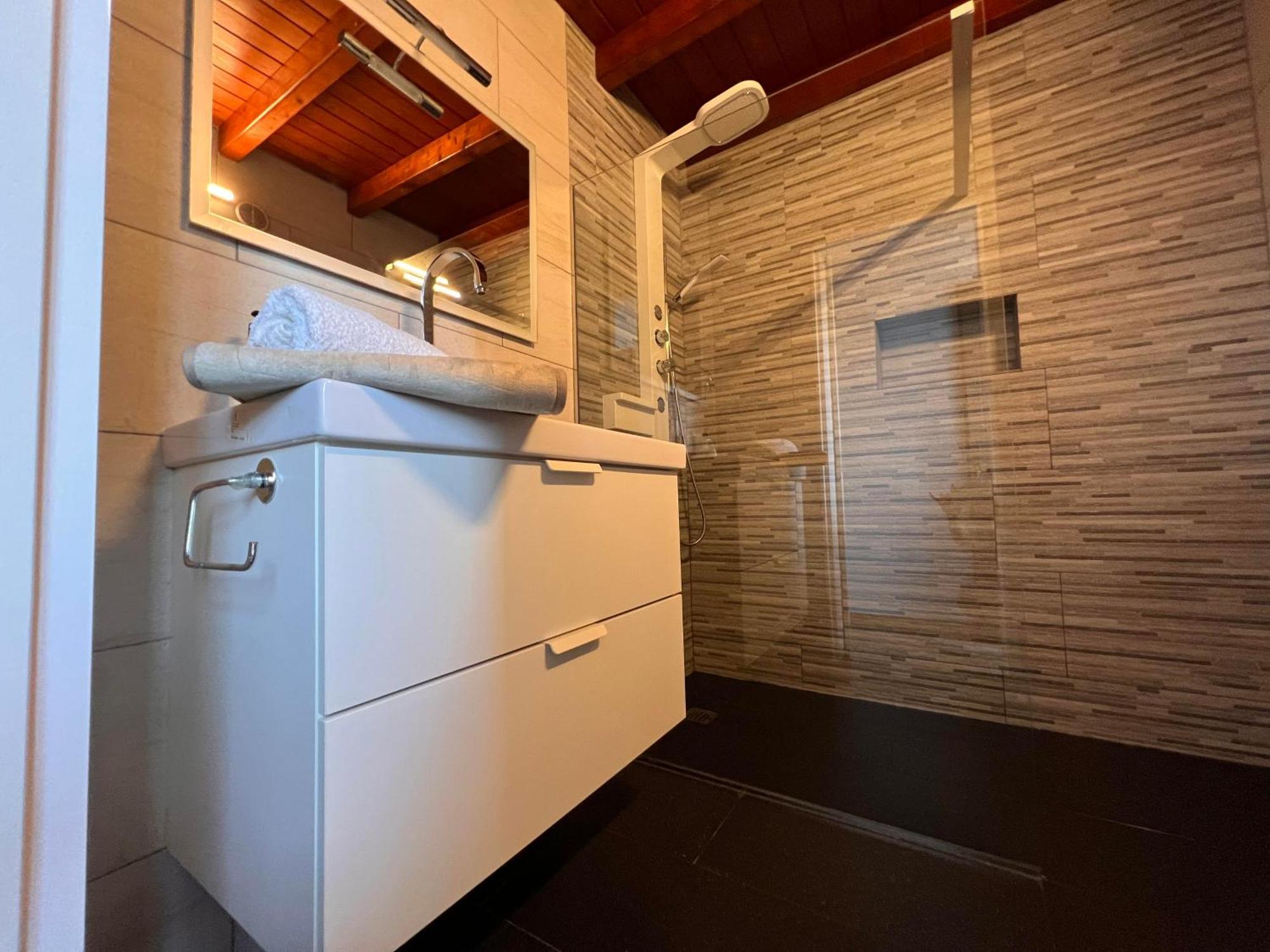 Estudio Agradable, Con Jacuzzi, Terraza Y Barbacoa, Totalmente Independiente
