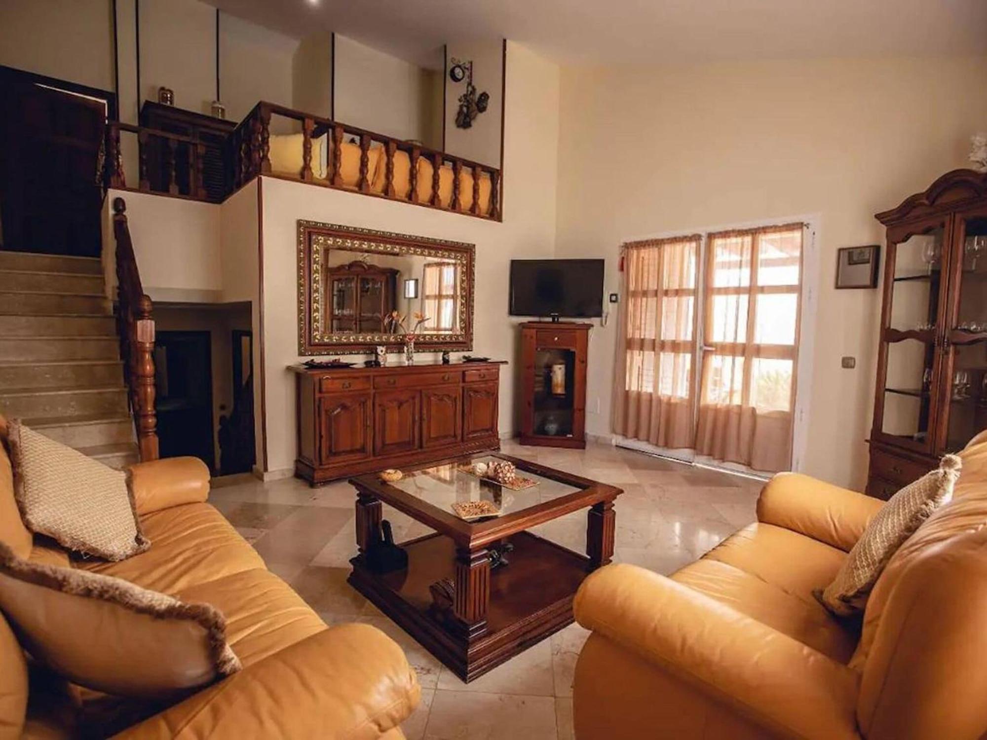 Villa With Private Pool In Playa