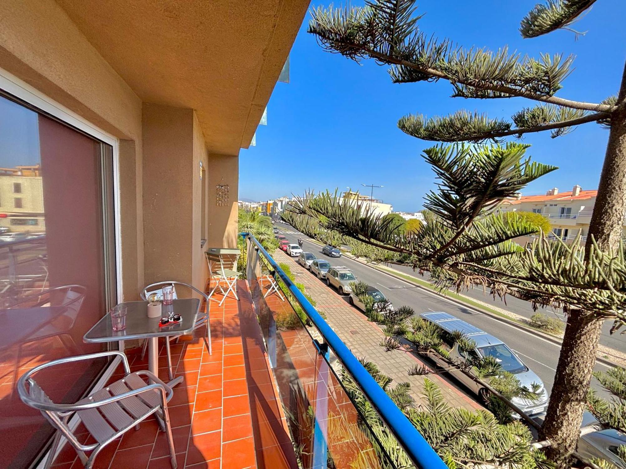 Sunny Terraced Flat In Center Corralejo