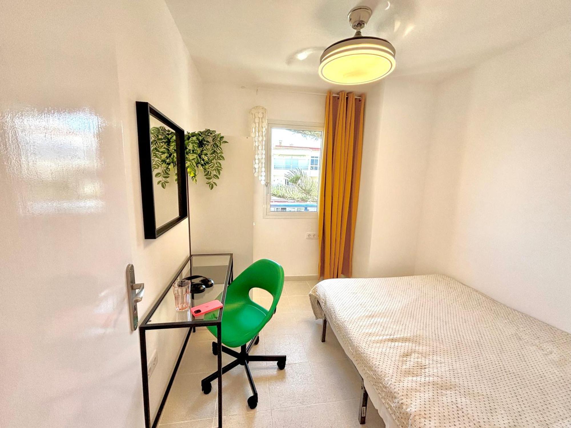 Sunny Terraced Flat In Center *