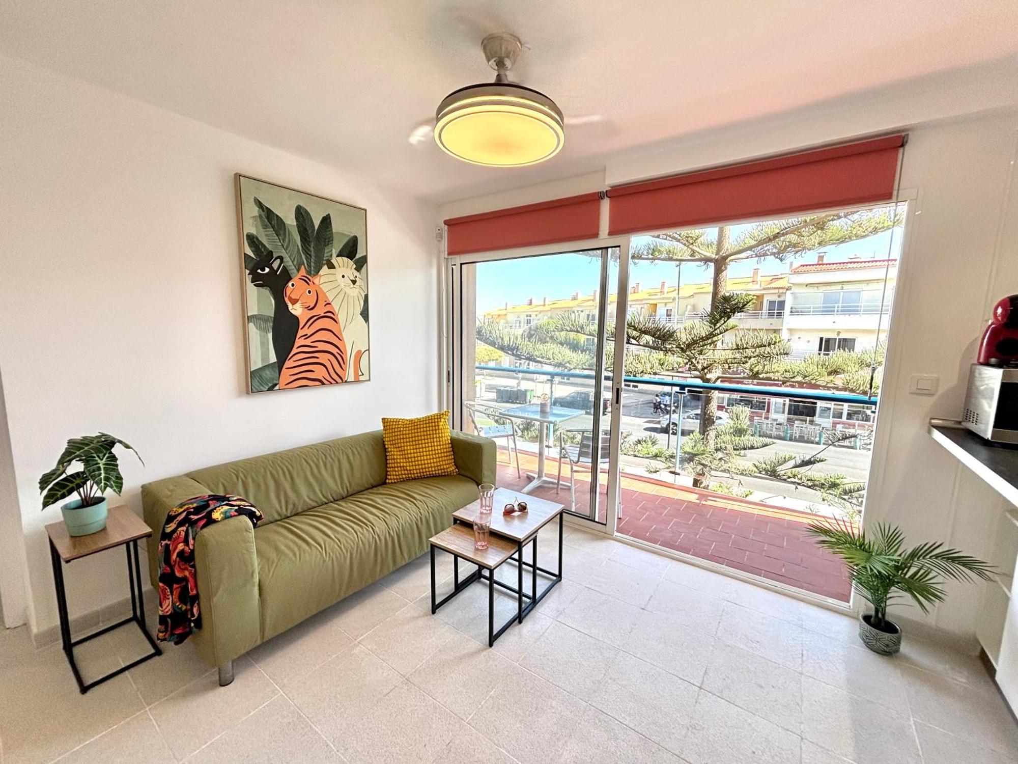 Sunny Terraced Flat In Center *
