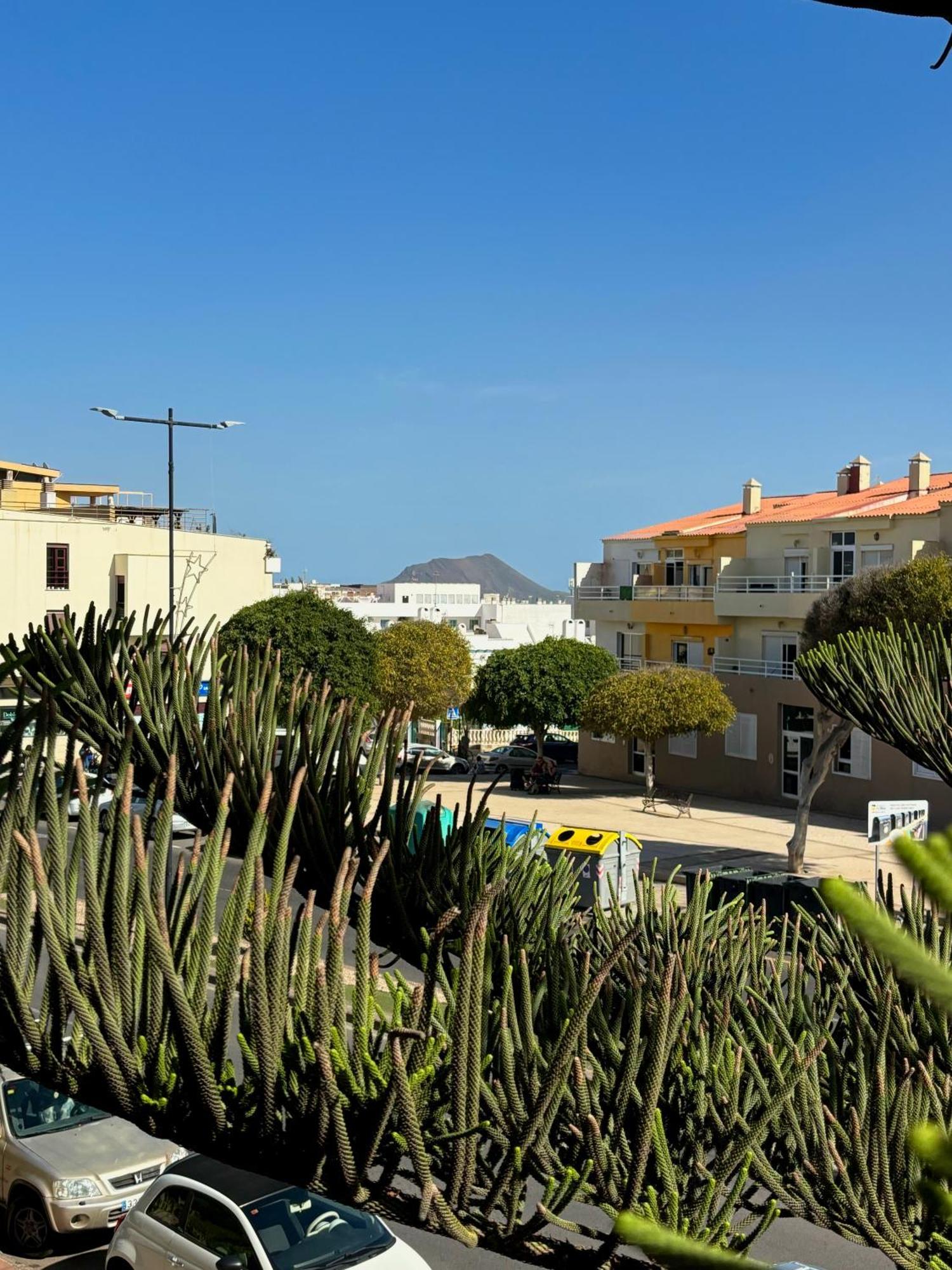 Sunny Terraced Flat In Center Corralejo