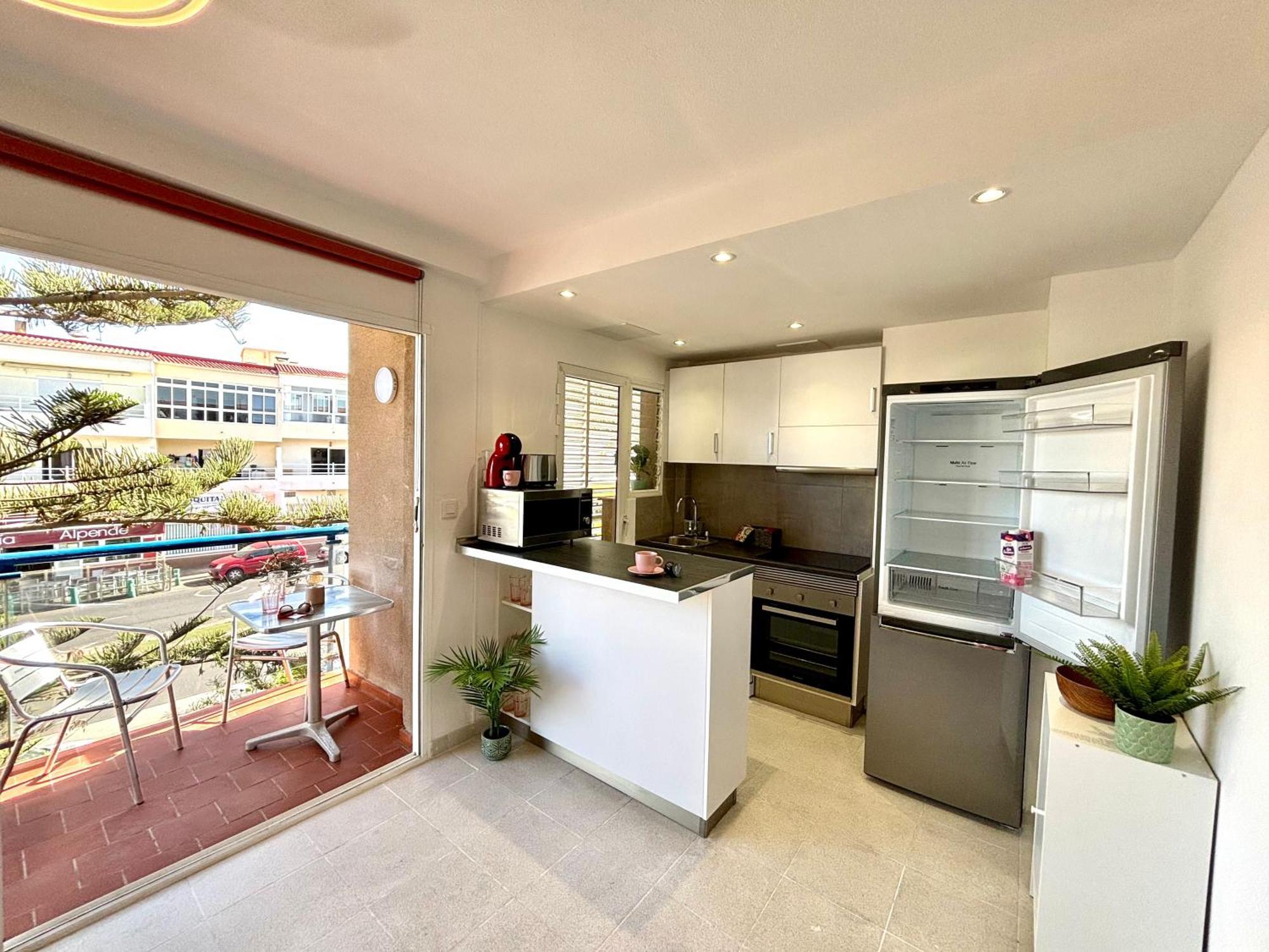 Sunny Terraced Flat In Center