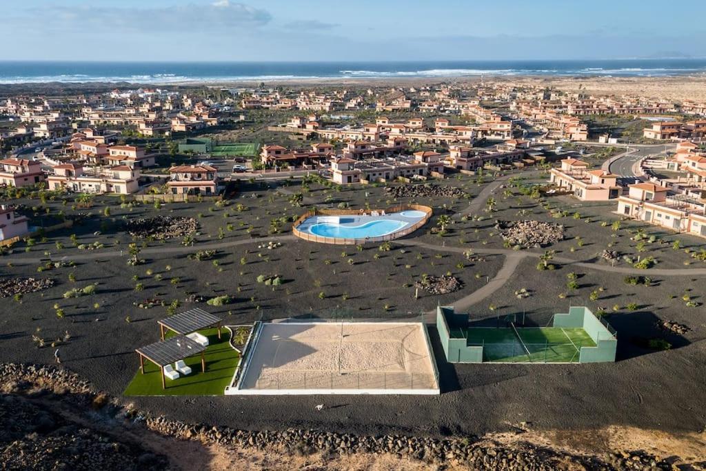 La Caleta Con Piscina Terraza Jardines Privados Terraza Y Wifi Holiday home