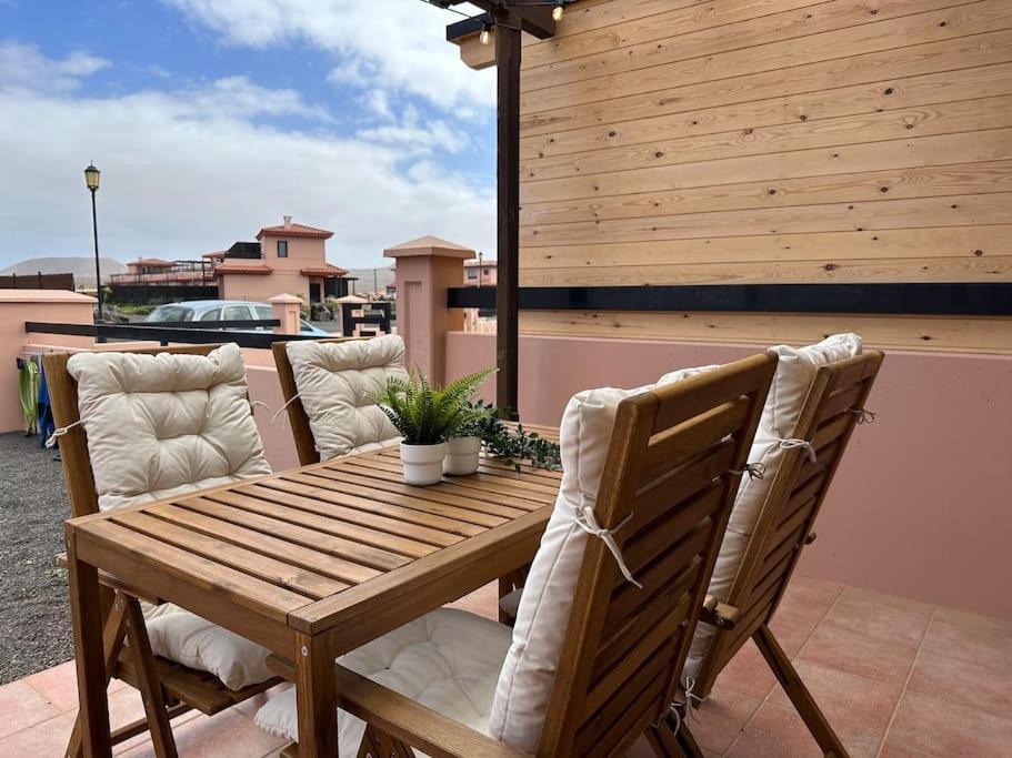 La Caleta Con Piscina Terraza Jardines Privados Terraza Y Wifi Holiday home *