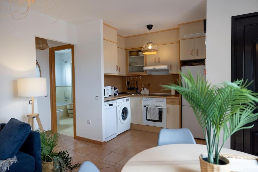 La Caleta Con Piscina Terraza Jardines Privados Terraza Y Wifi Holiday home *