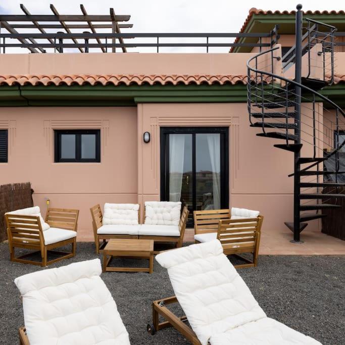 La Caleta Con Piscina Terraza Jardines Privados Terraza Y Wifi Holiday home Corralejo