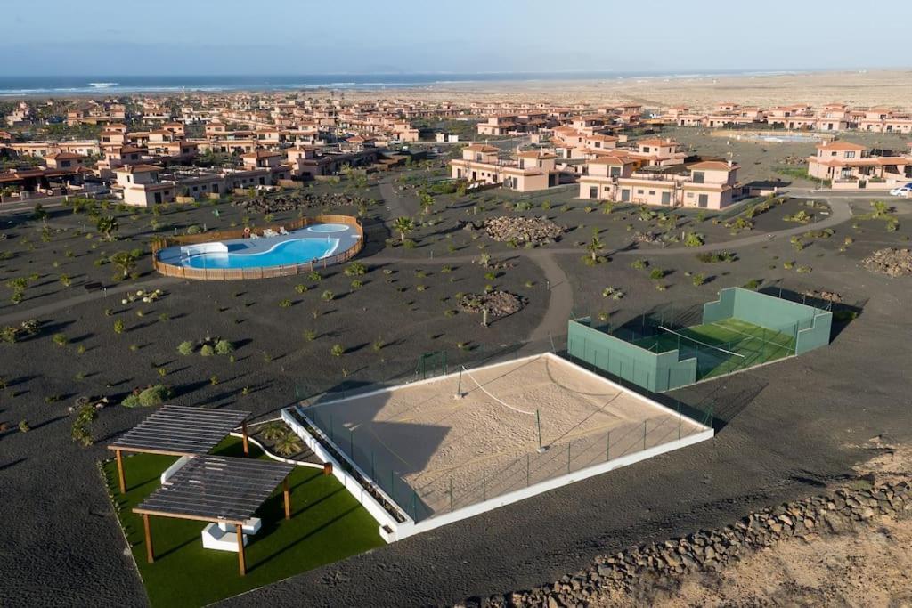 La Caleta Con Piscina Terraza Jardines Privados Terraza Y Wifi Holiday home Corralejo