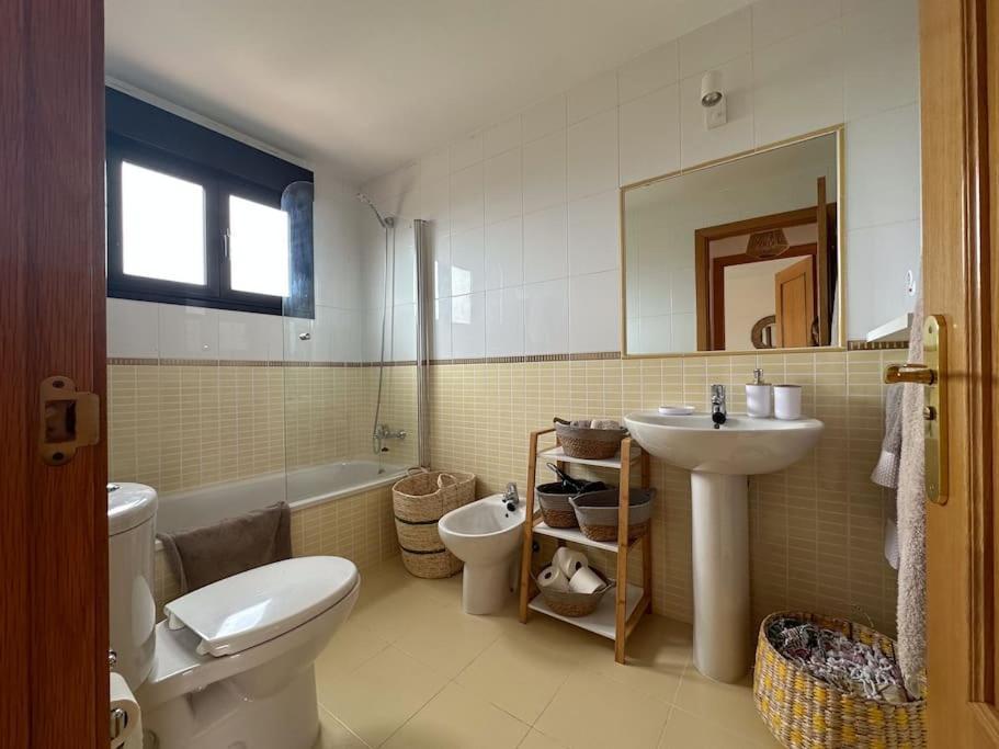 La Caleta Con Piscina Terraza Jardines Privados Terraza Y Wifi Holiday home *