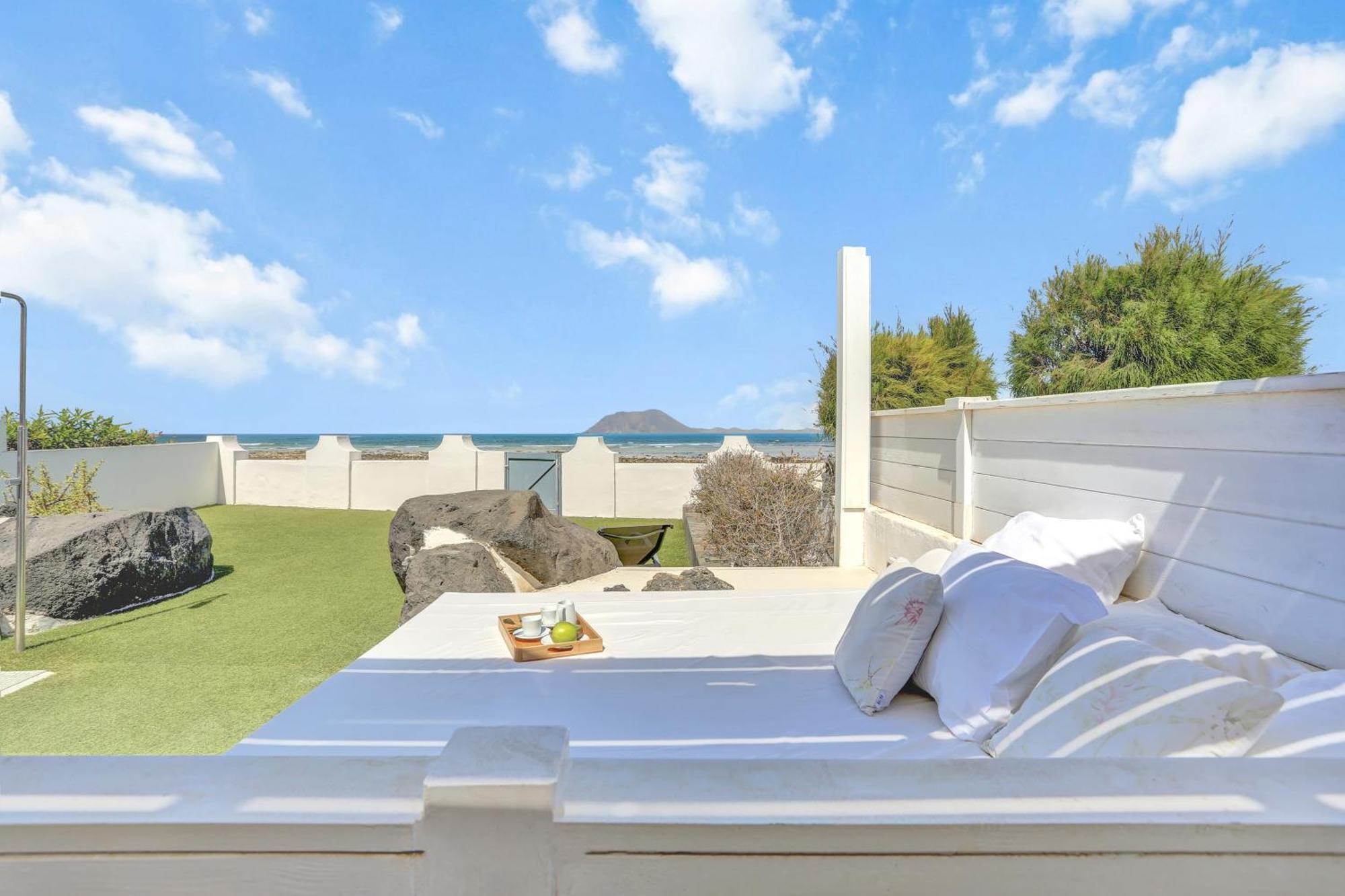 Granados 27 Beachfront Villa