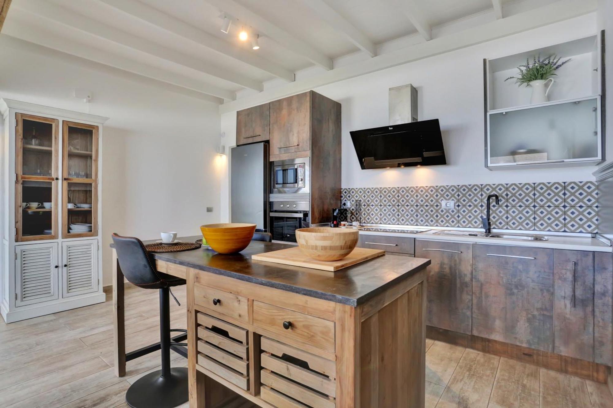 Granados 27 Beachfront Villa