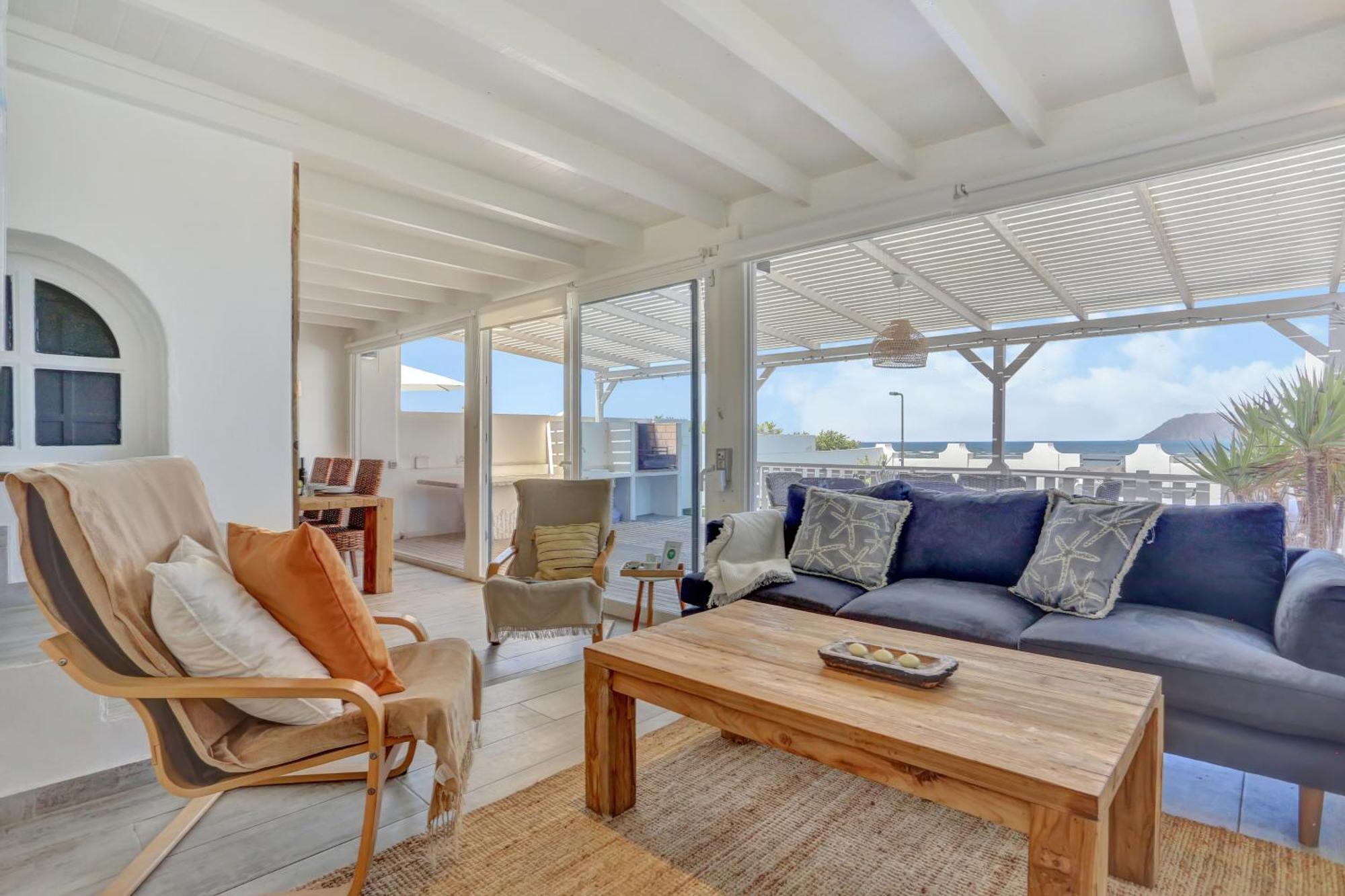 Granados 27 Beachfront Villa *