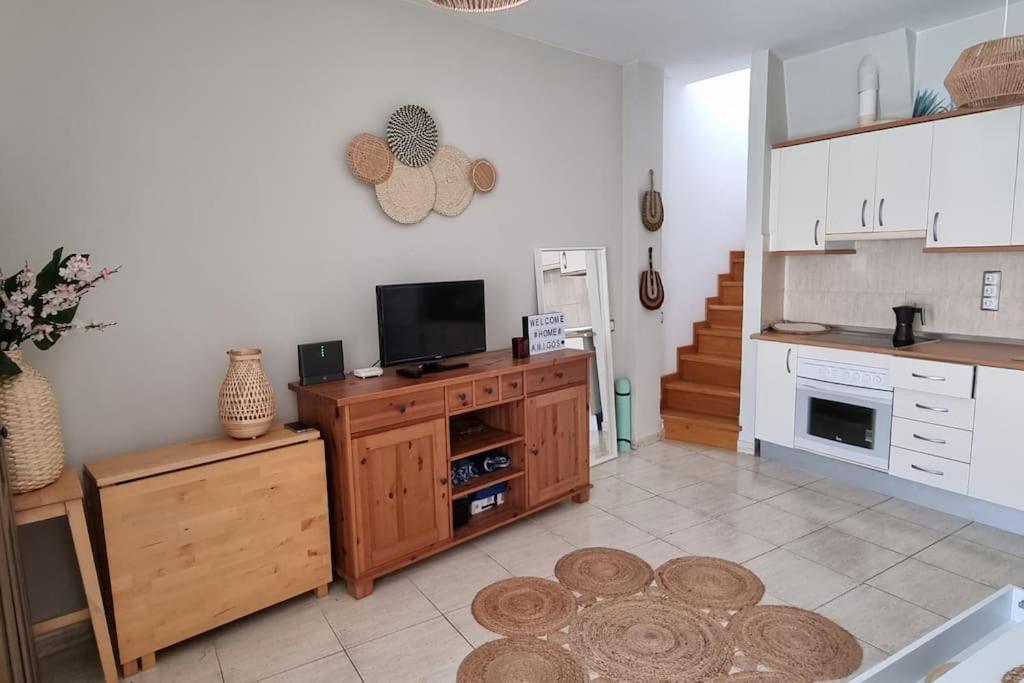 Apartment Fast Wi-fi- Private Rooftop Terrace- 2 Bed *