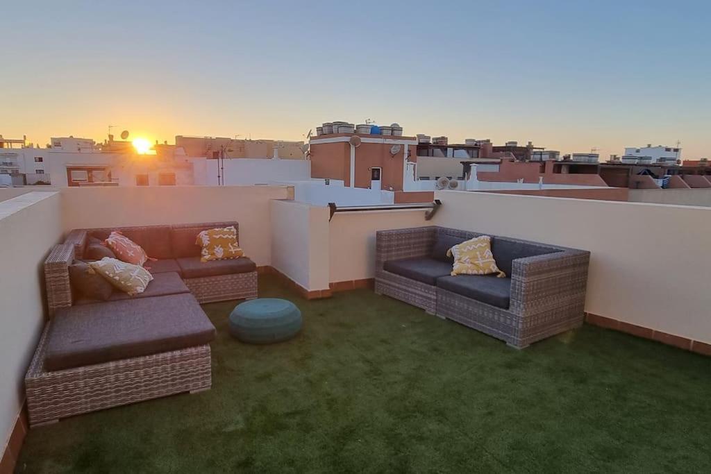 Fast Wi-fi- Private Rooftop Terrace- 2 Bed * Corralejo