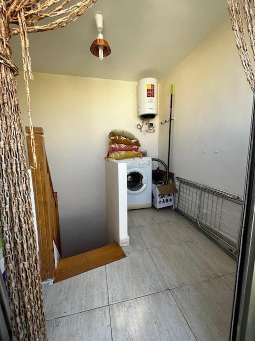 Apartment Fast Wi-fi- Private Rooftop Terrace- 2 Bed *