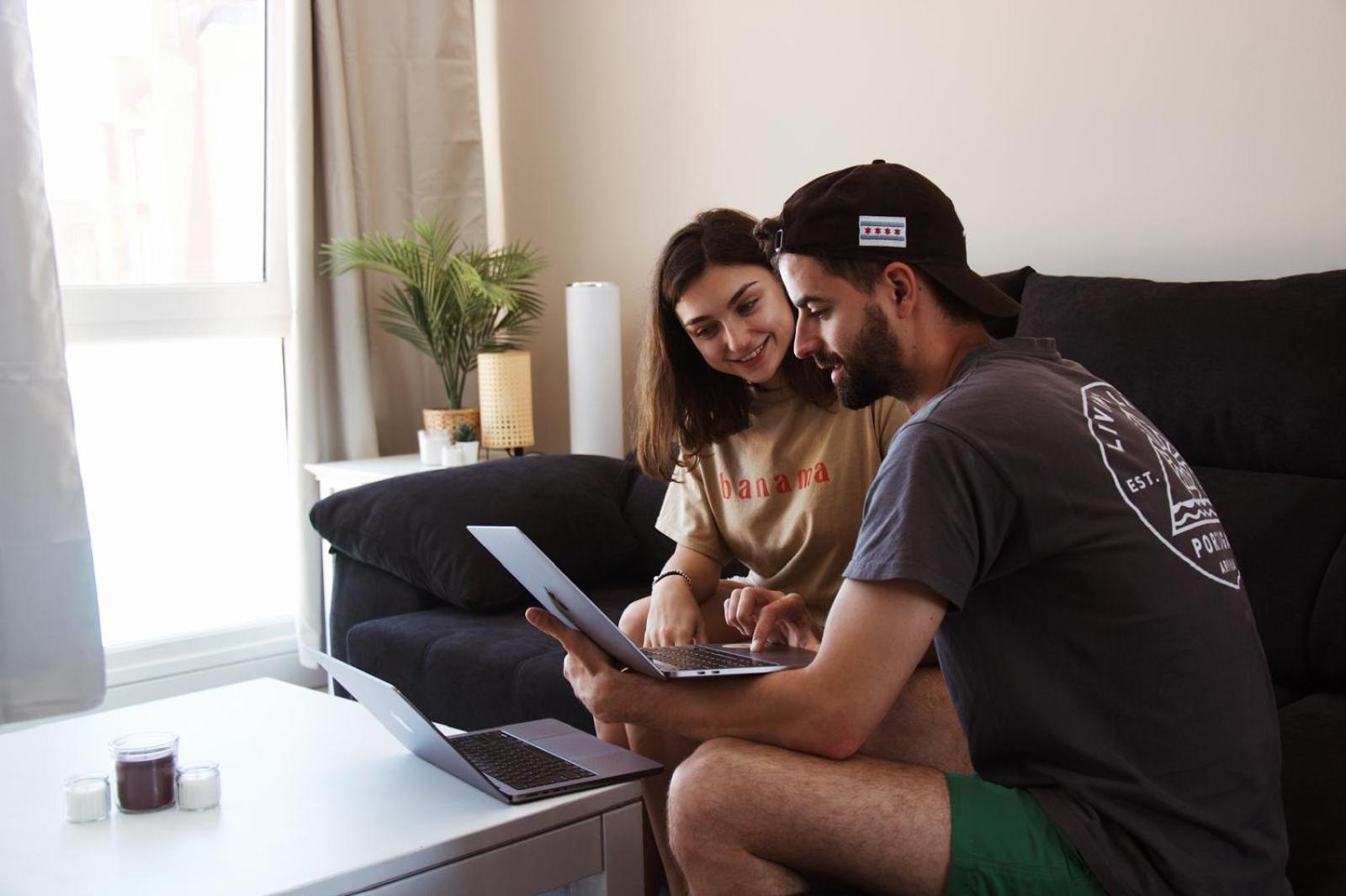 Banama Coliving & Coworking, Surf & Yoga - Casa Roja Guest house *