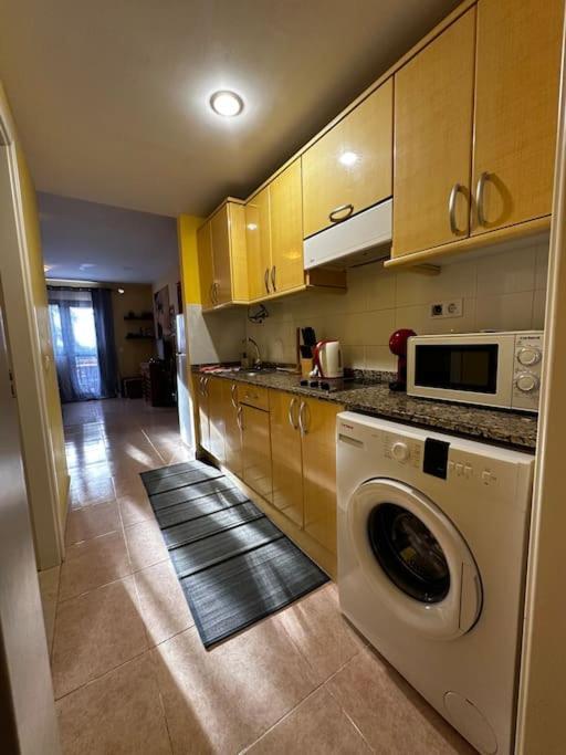 Comfortable With Park And Pools Apartment