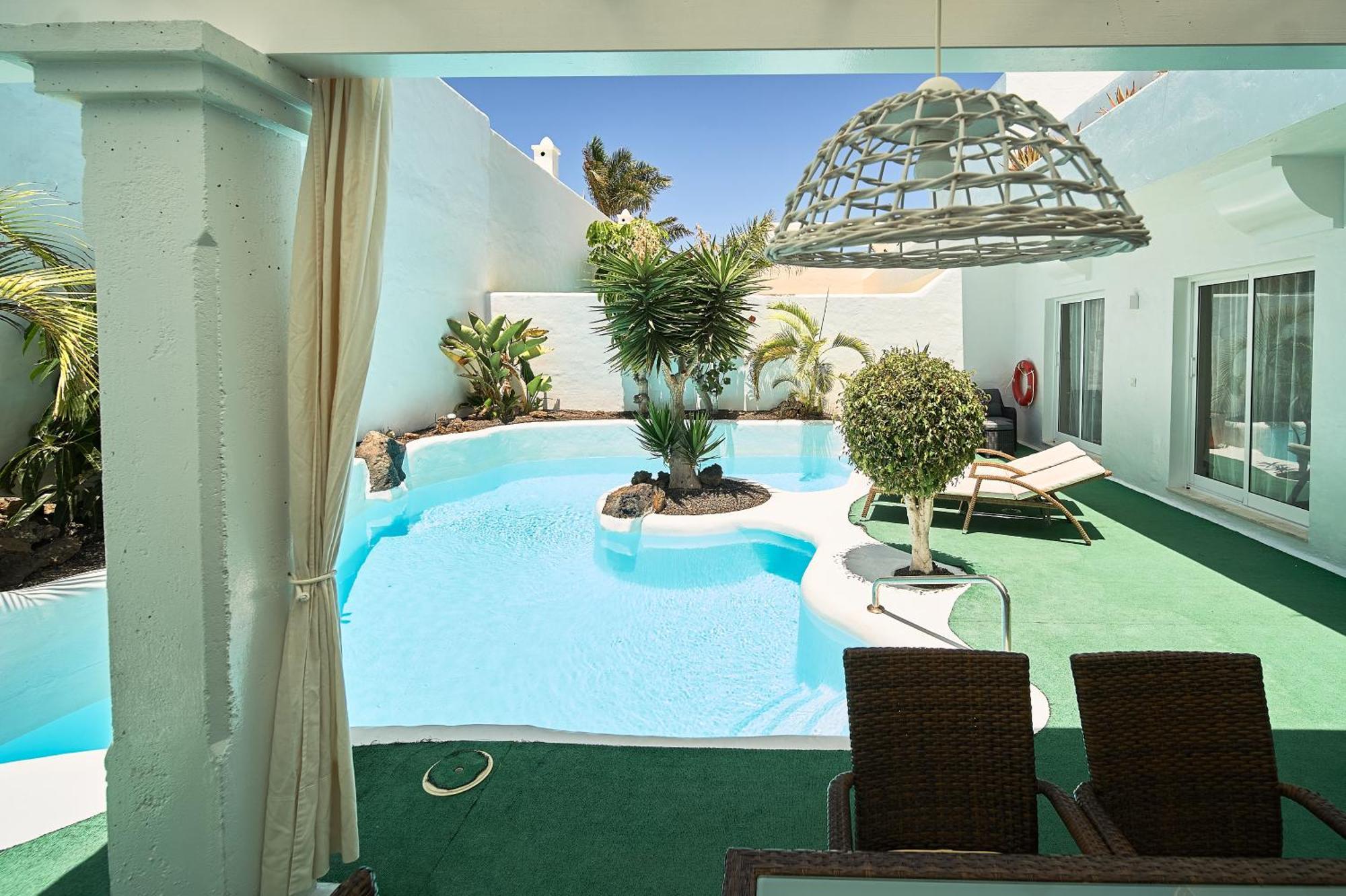 Katis Boutique In Bahiazul Corralejo