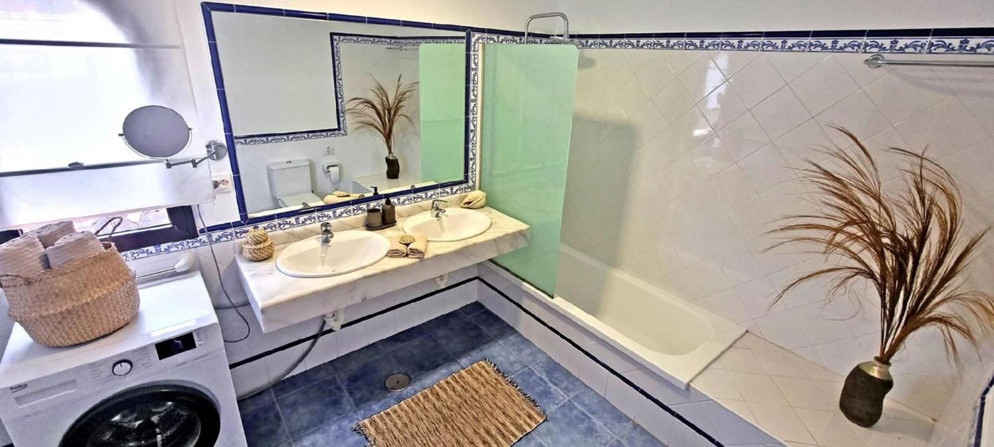 Komfortables In Mit Privatem Garten Und Beheiztem Pool Holiday home *