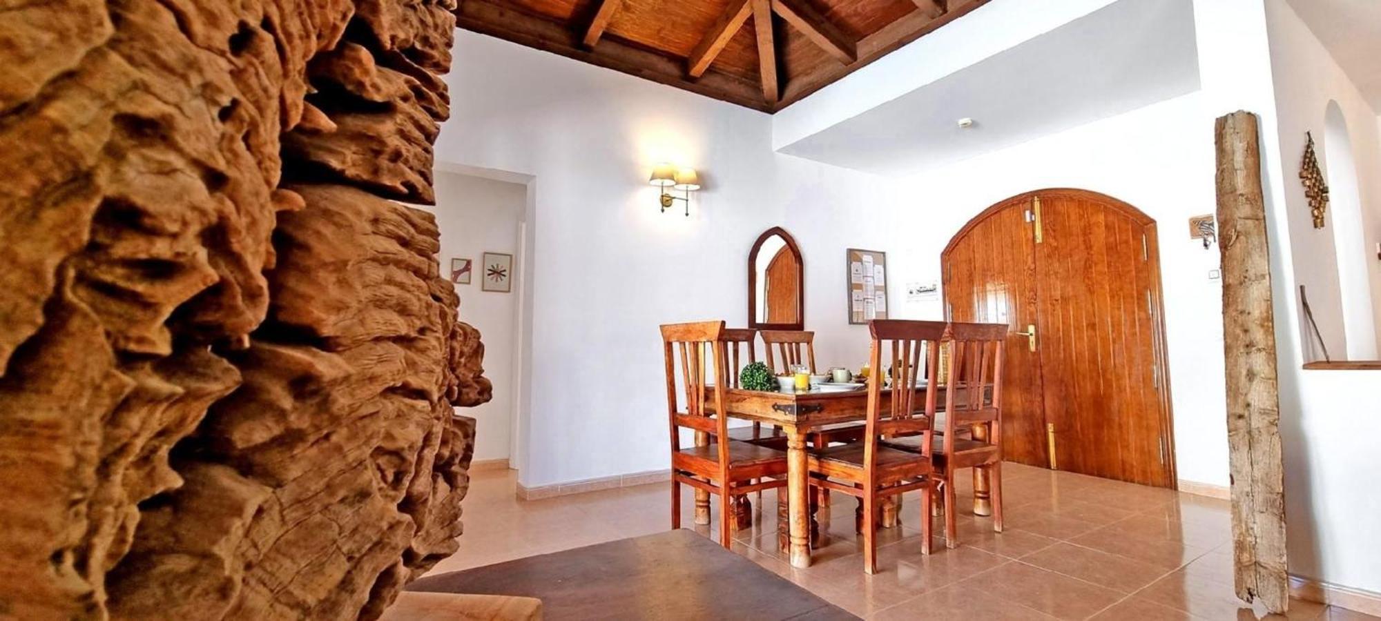 Komfortables In Mit Privatem Garten Und Beheiztem Pool Holiday home *
