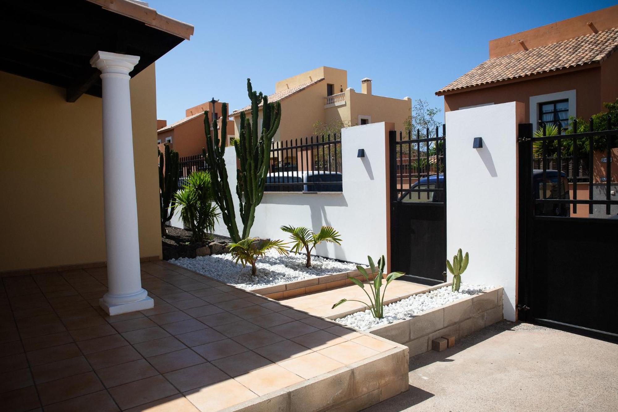 Surf Dream Villa *