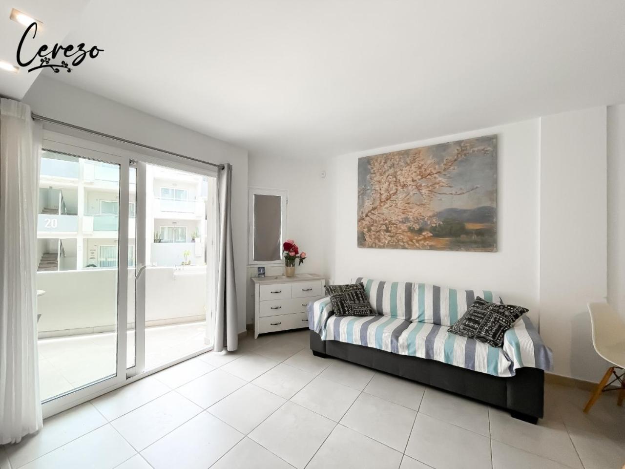 B-rent Sun Cerezo Pool Corralejo