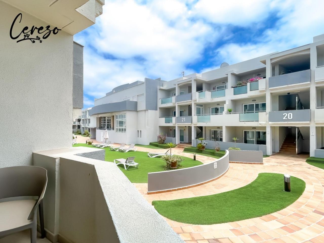 B-rent Sun Cerezo Pool *