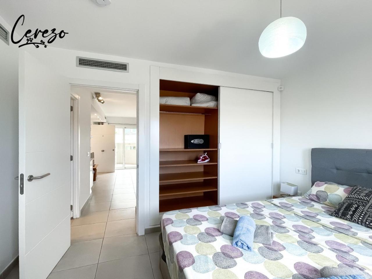 B-rent Sun Cerezo Pool Apartment