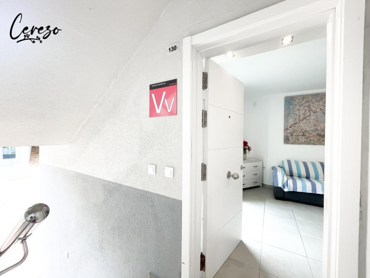 B-rent Sun Cerezo Pool Apartment *