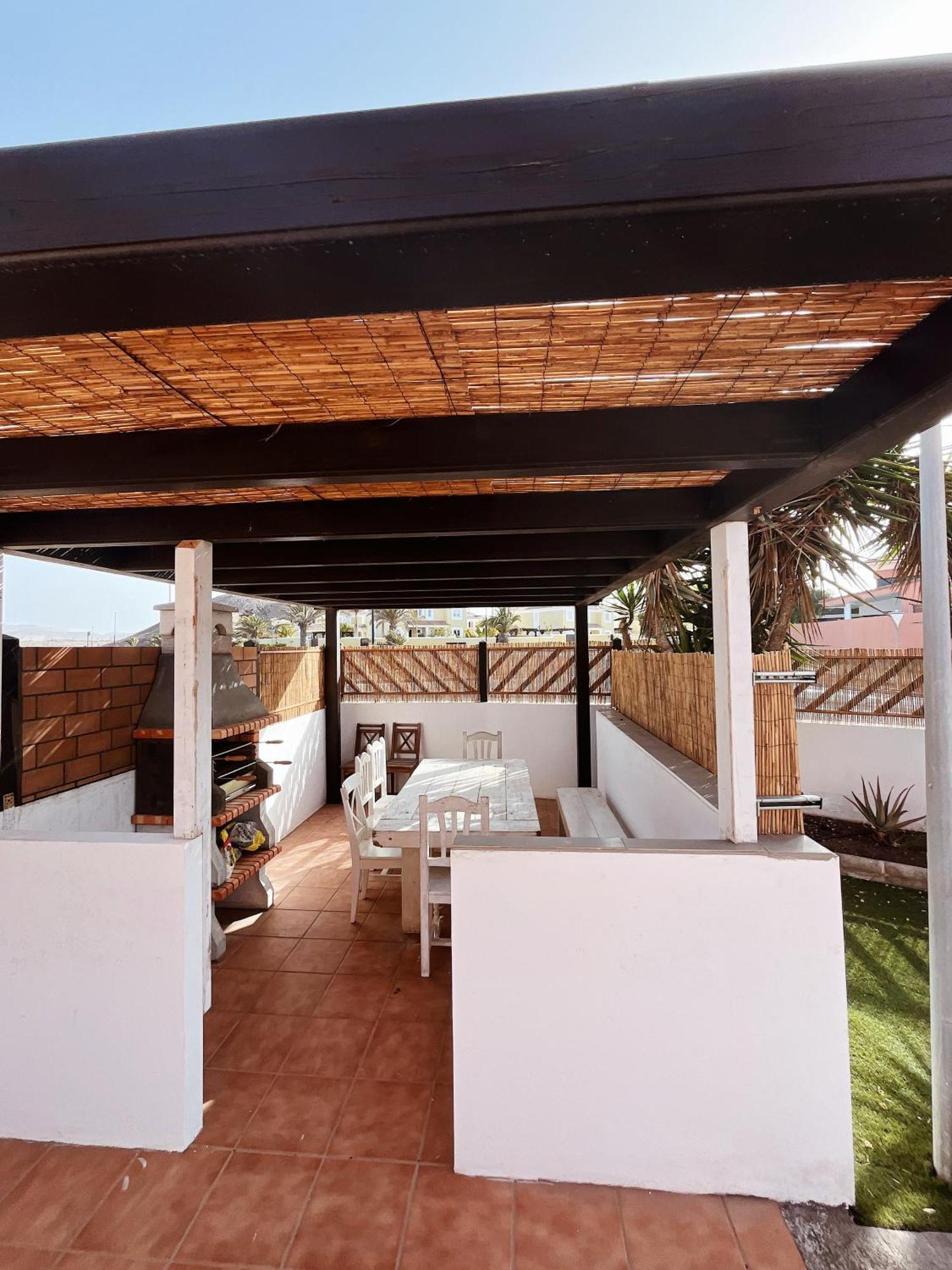 Banama Coliving & Coworking, Surf & Yoga - Casa Roja Guest house *
