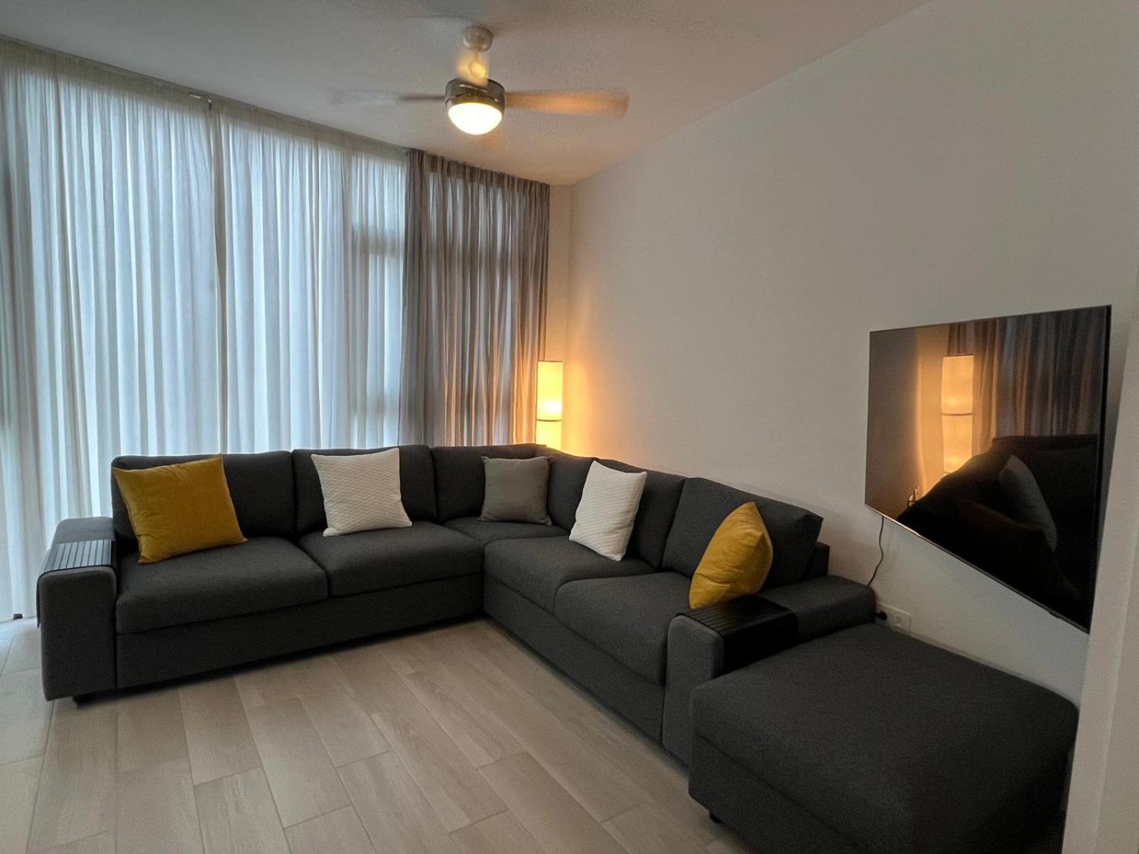 Urban Loft With Stunning & Sea Views Apartment *