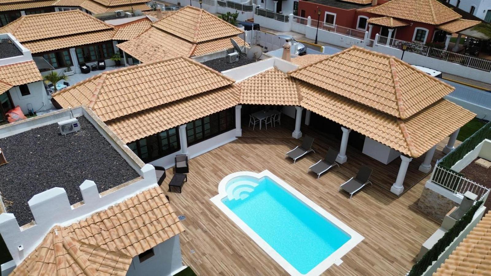 Relax Deluxe Private Pool By Holidays Villa *
