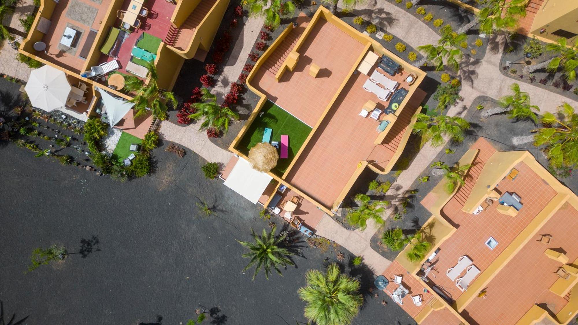 Golden Dream, Swimming Pool And Parking