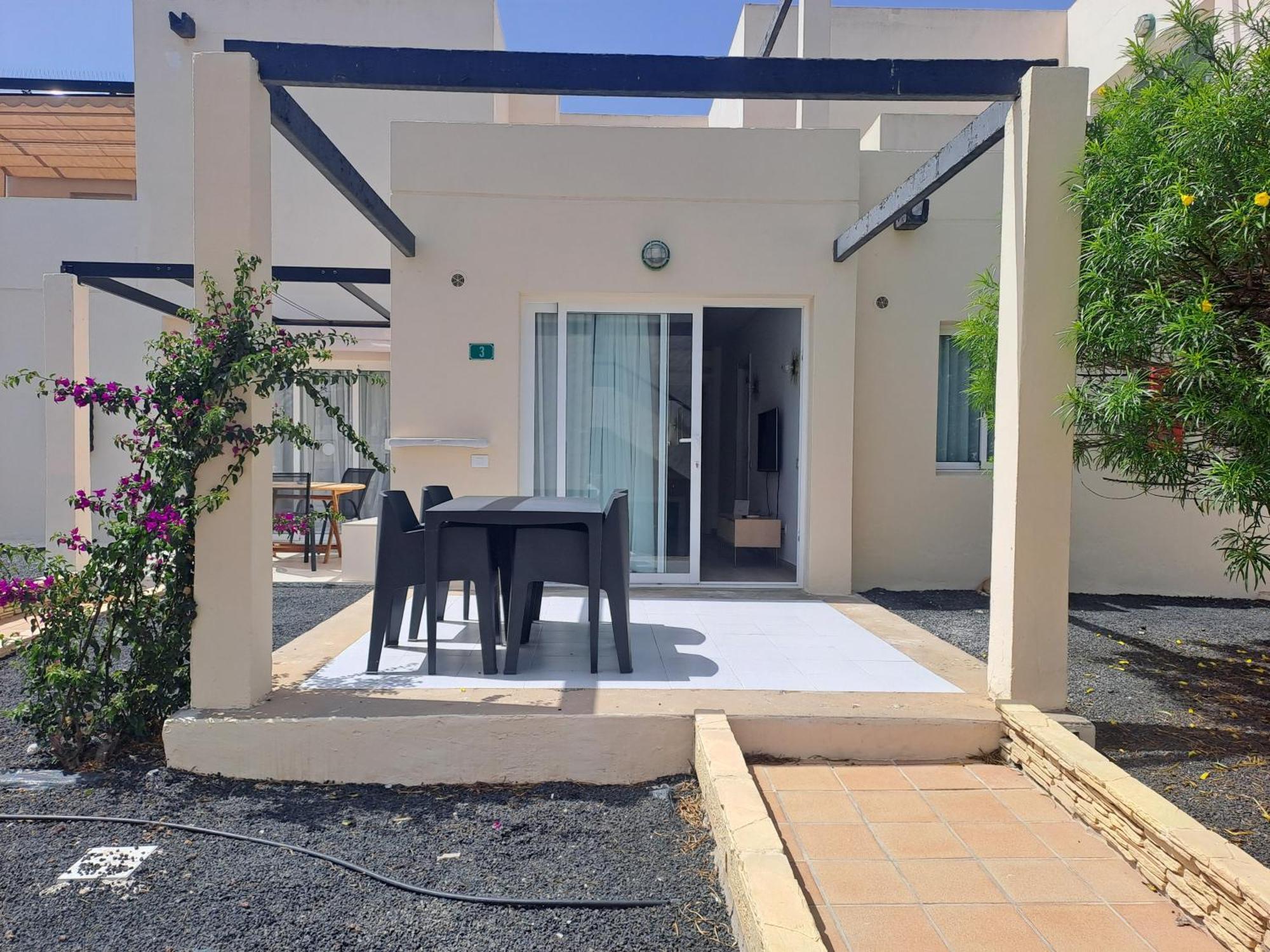 Homeforguest 15 Con Terraza Y Piscina En